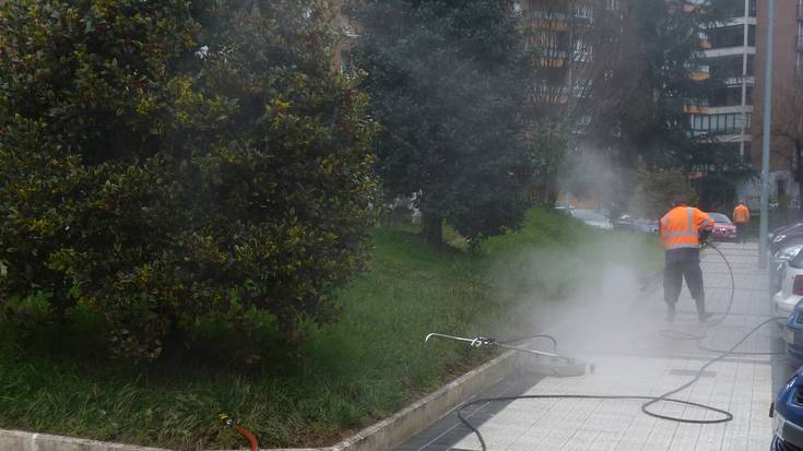 Espaloiak garbitu eta egokitu dituzte