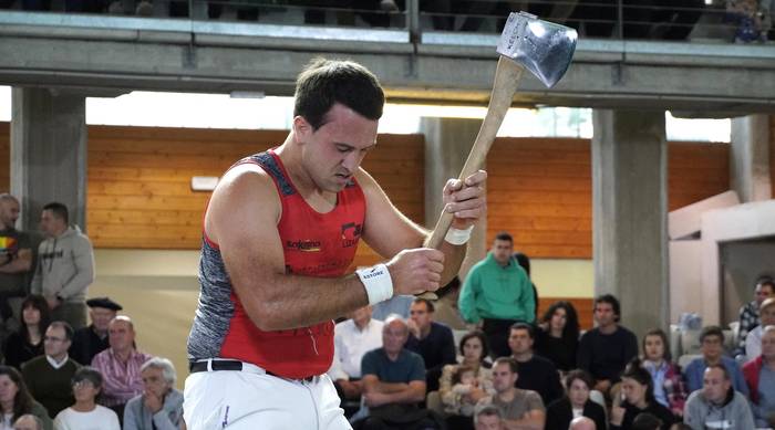 Mikel Larrañaga aizkolariak Kirol Herri txapelketako finala jokatuko du bihar