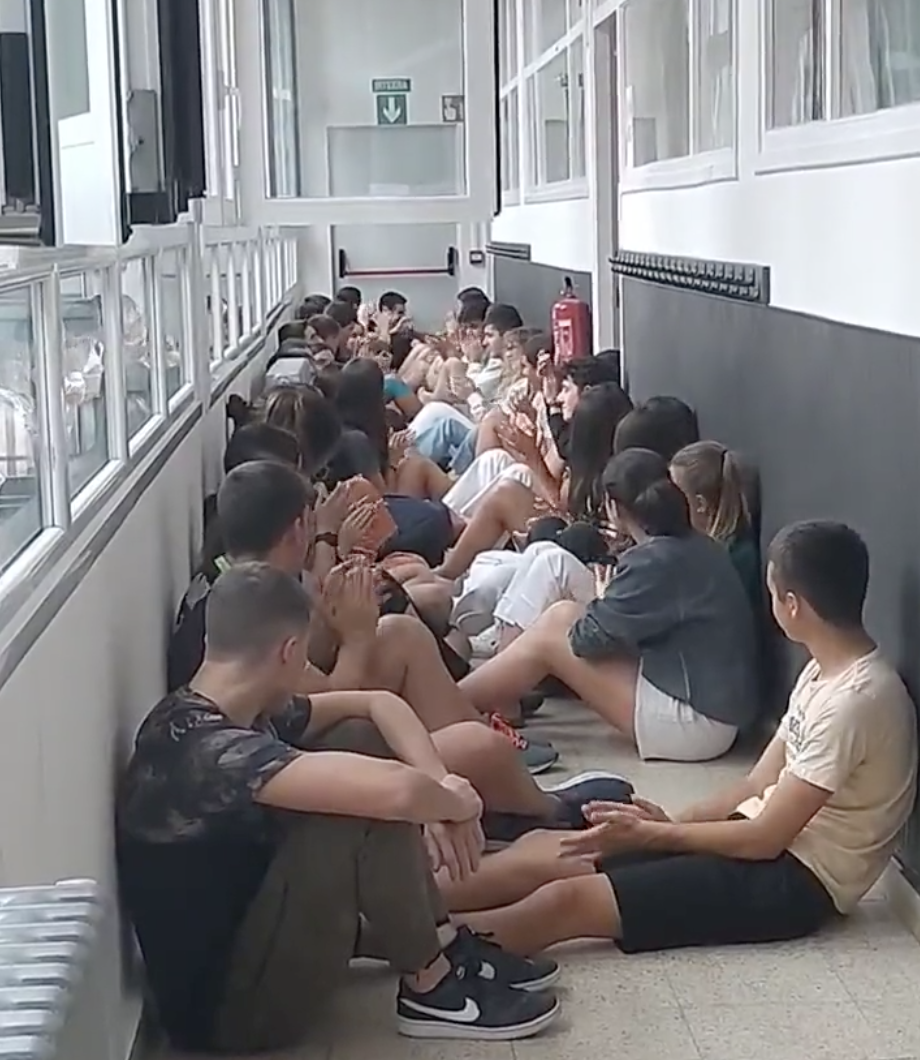 Eserialdia, ikasle grebarako deia eginez