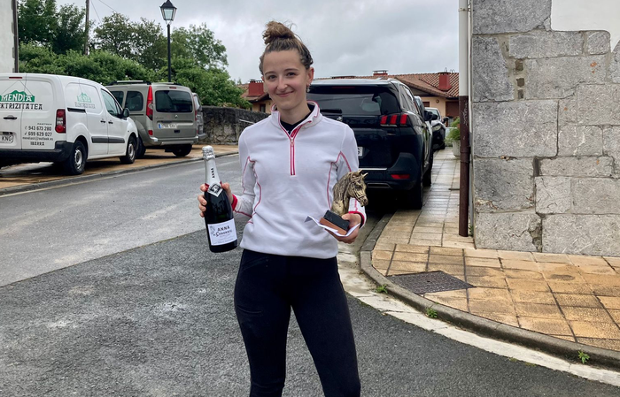 Bigarren izan da Eneritz Etxabe Abaltzisketako zaldi lasterketan