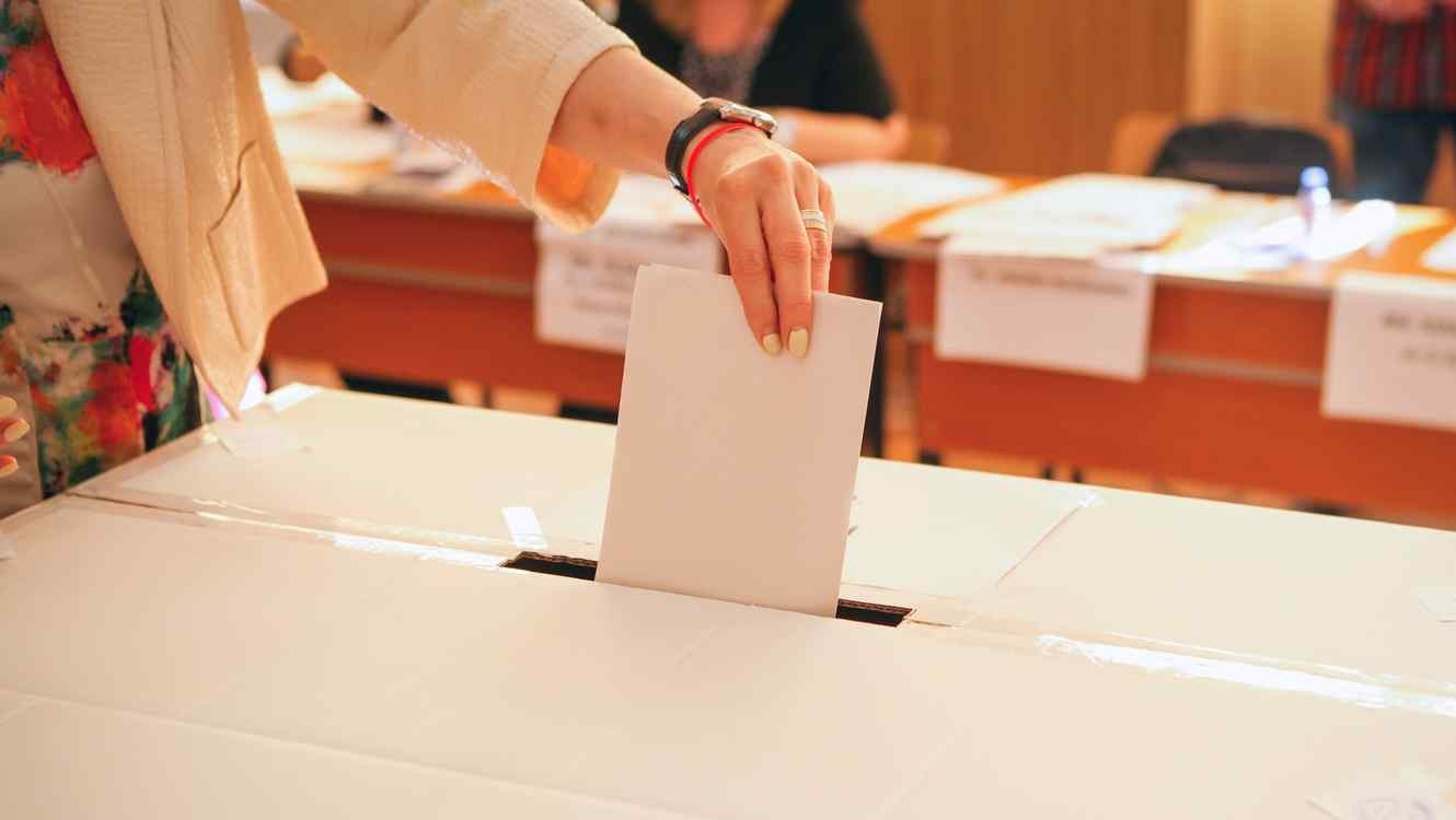 Europako Parlamenturako hauteskundeetarako posta bidezko botoa tramitatzen laguntzeko zerbitzua eskainiko du EAJk