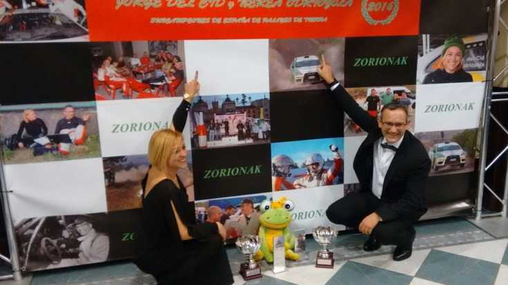 Ia 200 lagunen eta senideen omenaldi beroa jaso dute Jorge del Cidek eta Nerea Odriozolak