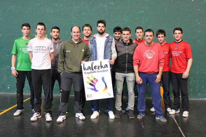 Ilunpek kalezka pilota txapelketa herrikoia antolatu du, herri galdeketa babesteko