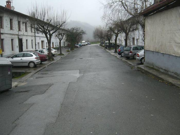 Iraetako Kale Nagusia berritzeko lanak hasi dituzte