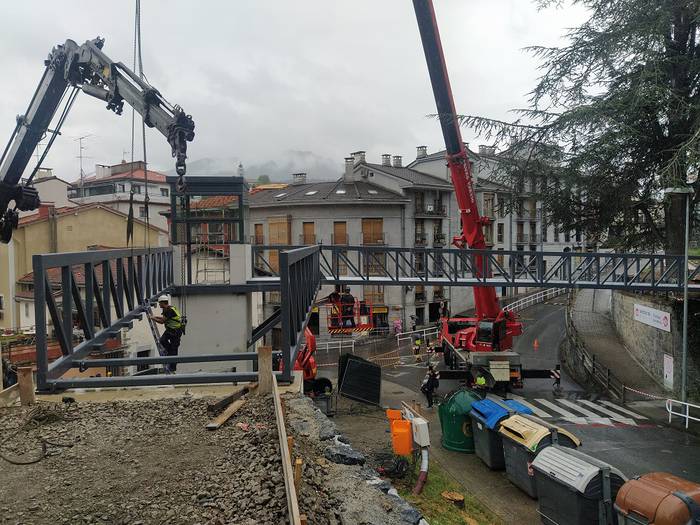 Floreagako lehen faseko lanetan ez dela gainkosturik egon erantzun dio Azkoitiko alkateak EH Bilduri