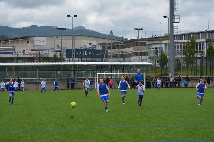 Asteburuan balkoiak apaintzeko deia egin du Lagun Onak futbol klubak