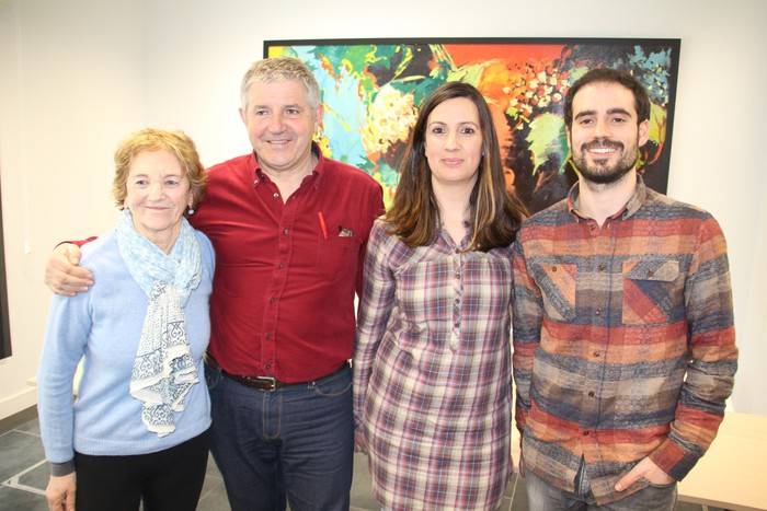 Bi familia errefuxiatu hartu dituzte Zarautzen