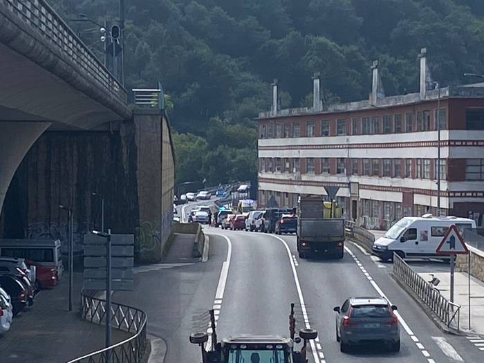 Bi autoren arteko talka izan da Oriotik Zarautzera arteko errepidean