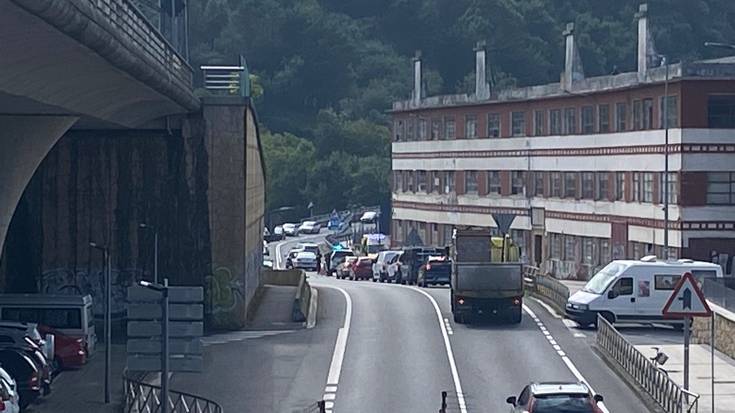 Bi autoren arteko talka izan da Oriotik Zarautzera arteko errepidean