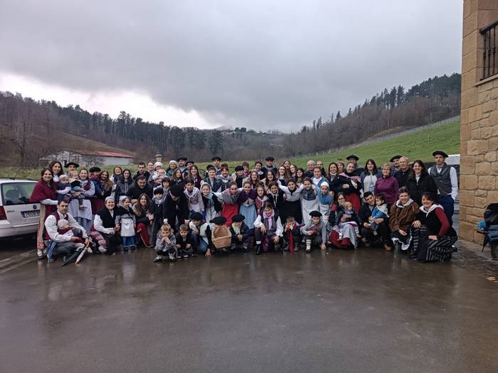 Gabon eskean atera dira Arroabean