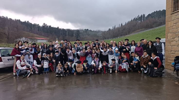 Gabon eskean atera dira Arroabean