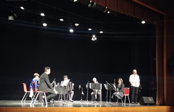 Urolak ekarritako musika entzun da Aita Marin