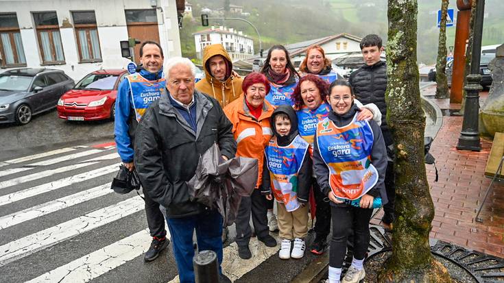 Eguraldi makurra eginagatik, giro paregabea sortu da Korrikaren iritsierarekin Errezilen