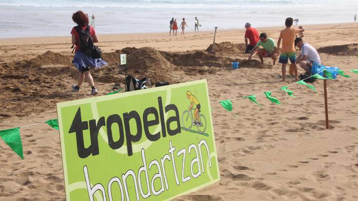 Tropeltxoak hondar gainean