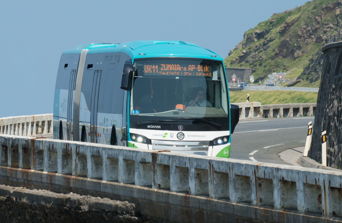 Autobus zerbitzu berezia eskainiko du Lurraldebusek San Telmo jaietan