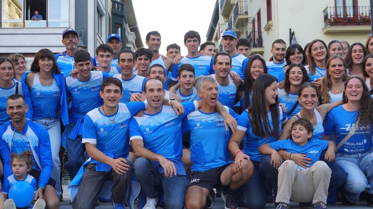 Marea urdinak Zarautz hartu du Enbataren igoera ospatzeko