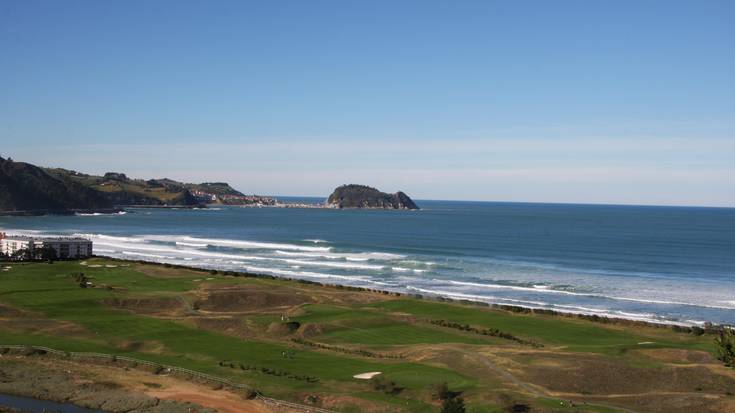 Alokairu kontratu berria sinatu dute Zarauzko Udalak eta golfak