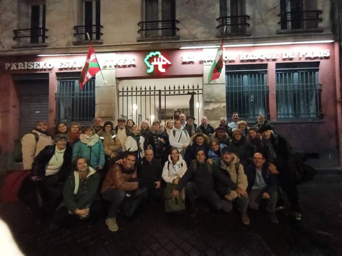 Parisen izan dira San Pedro abesbatzako kideak