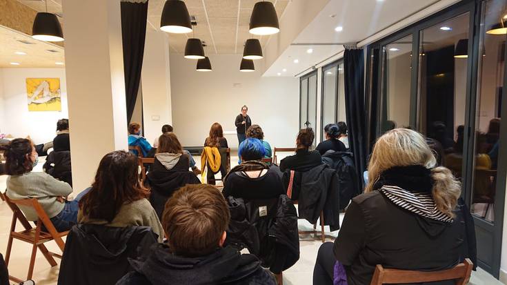 Maitasun erromantikoa eta lodiaktibismoa hizketagai Emakumeon* Etxean