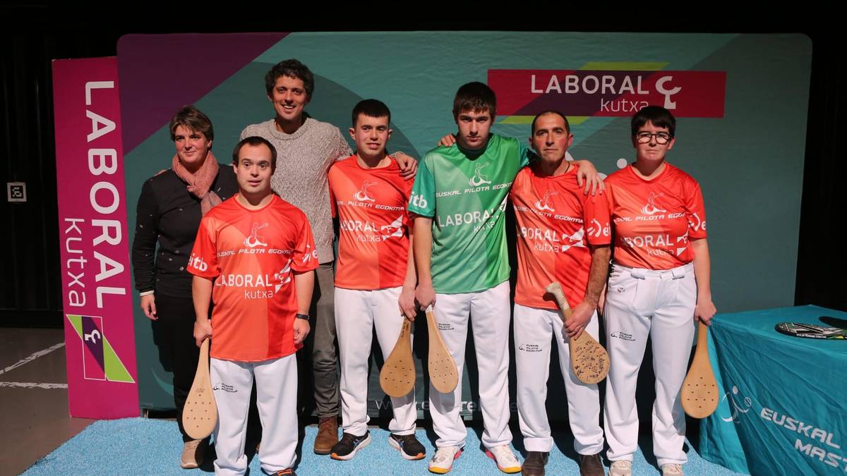 Zumaiako Pilota Elkarteko bost palista arituko dira Euskal Pilota Egokituko zirkuituan