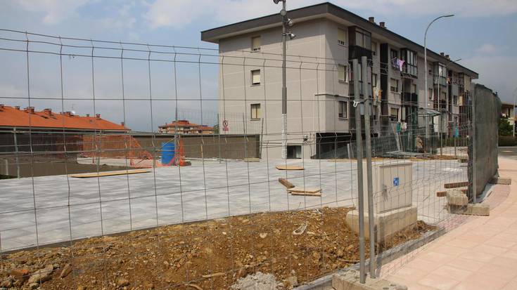 Irudietan: Azken Portu Goiko igogailuaren lanak azken txanpan