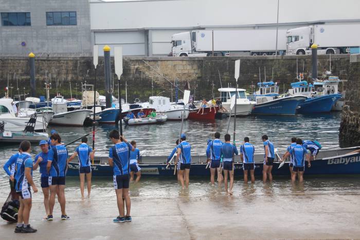 Trainerila eta traineru estropadak izango dira igandean Zarautzen