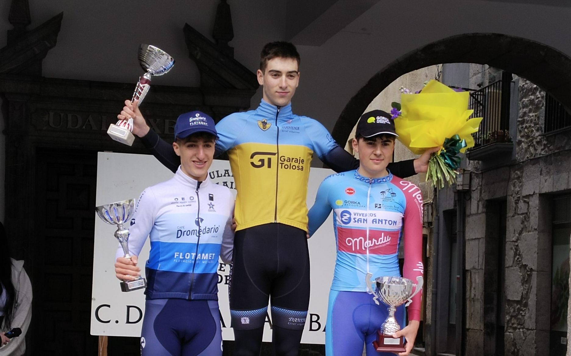 Denboraldiko lehen podiuma juniorretan