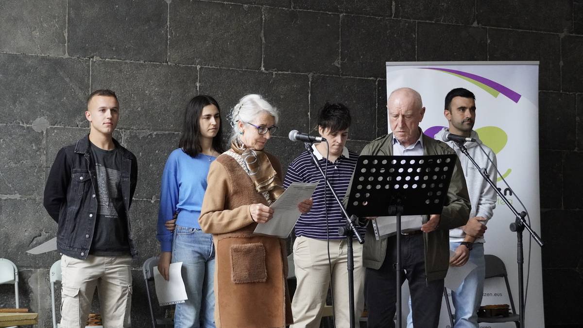 Bideak merezi izan duela aldarrikatuz eta komunitate guztia eskertuz ospatu du Maxixatzenek 30. urteurrena