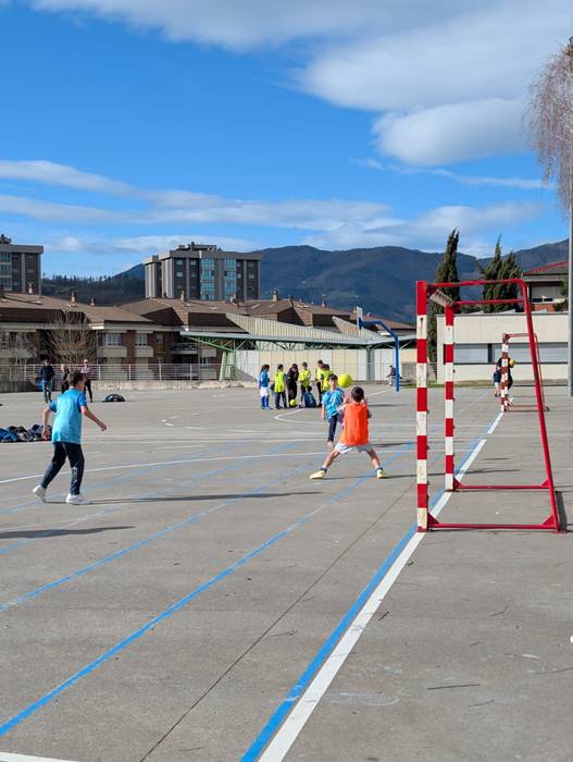 Areto futbola eta dantzak izango dira larunbateko multikirol jarduerak