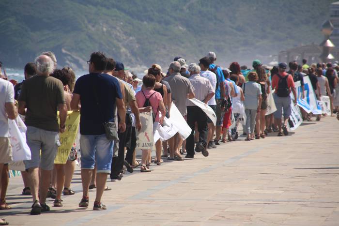 Zarauzko hondartzara ere eramango dute dispertsioaren aurkako aldarria