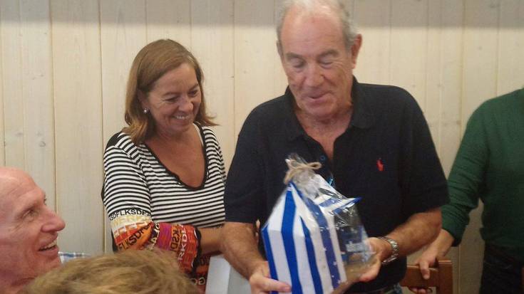 Irudietan: Garaikoetxea lehendakariarekin bazkaria