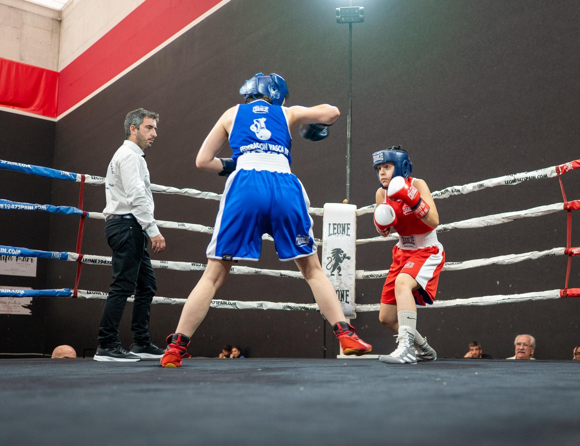 Astelehenean jarriko dituzte salgai ekaineko boxeo jaialdirako sarrerak