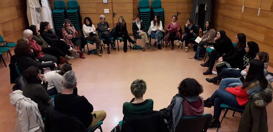 Greba feministarako pankartak egingo dituzte herriko emakumeek ostegunean frontoian