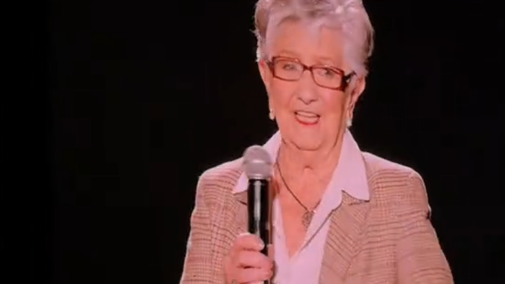 Itziar Aizpuru getariarrak 'Txoriak Txori' kantatu du ETSren Madrilgo kontzertuan