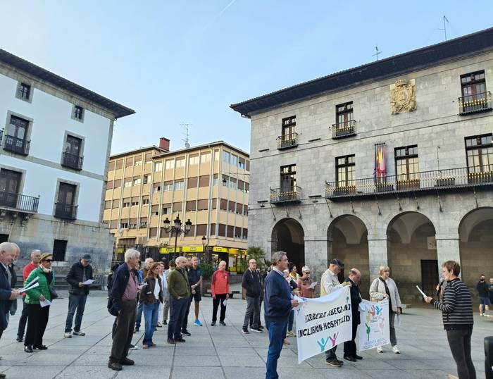 "Bakearen hazia" ereiteko deia egin dute Isilune Zirkuluan