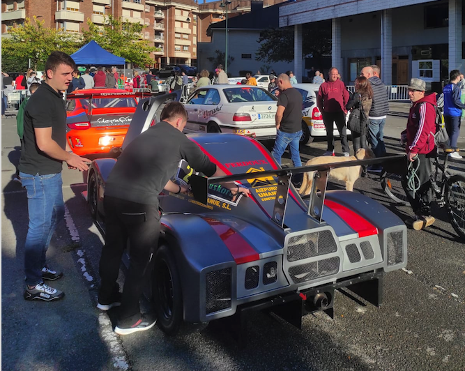Urrakiko Igoeran parte hartuko duten autoen egiaztapenak egin dituzte Azpeitian