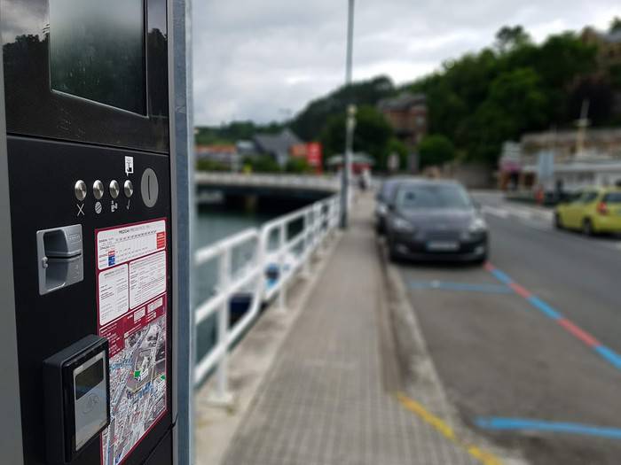 TAO makinak egokituko dituzte Zumaian, bezeroei aparkalekua ordaintzea errazteko