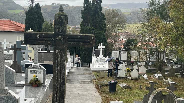 Hilerria lorez josi dute herritarrek Santu Guztien Egunean