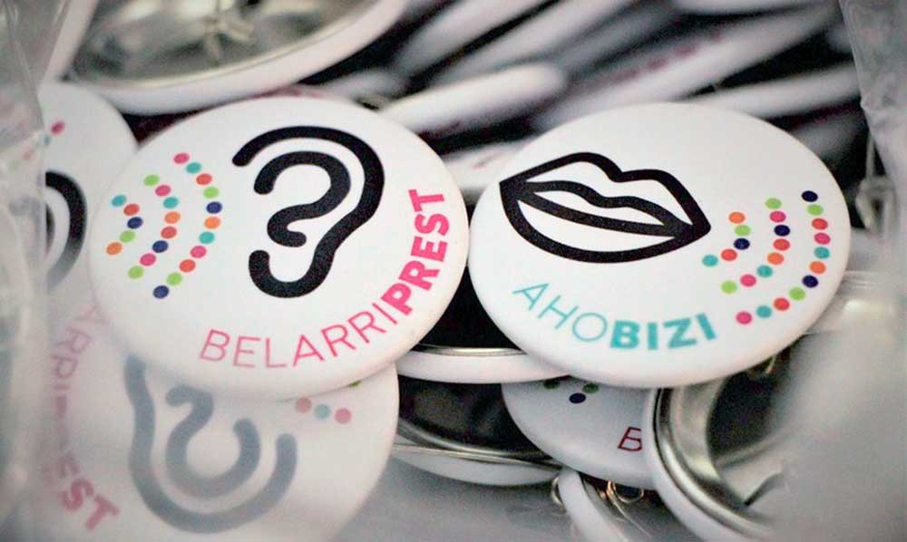 Euskara Patronatuan jaso daitezke Euskaraldiko txapak gaurtik aurrera