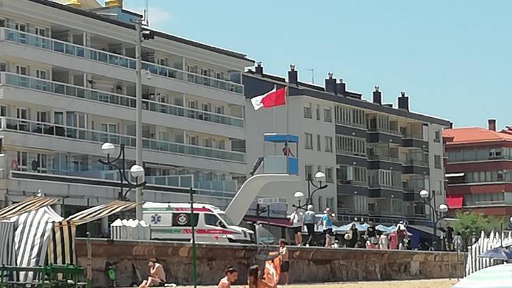 Bainatzea debekatu dute Zarauzko hondartzan marmokengatik