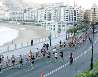 Aldaketak izango dira igandean Lurraldebuseko zerbitzuetan, Donostiako maratoia dela eta