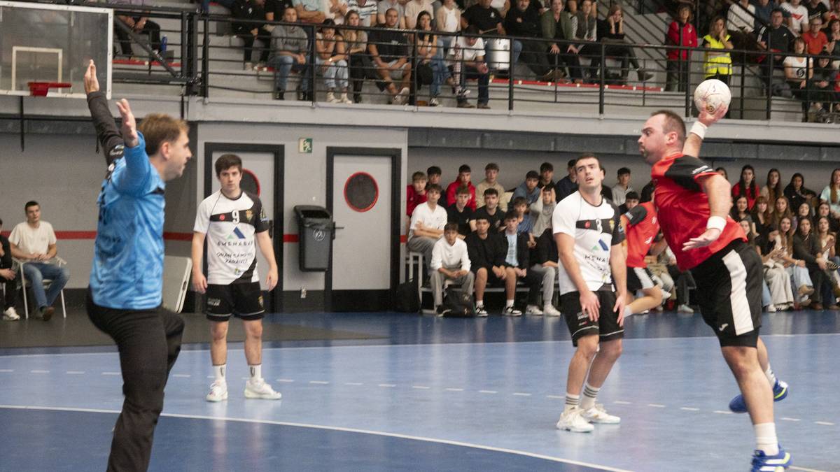Xuban Manterolak Tolosa CF eskubaloi taldean jokatuko du datorren denboraldian