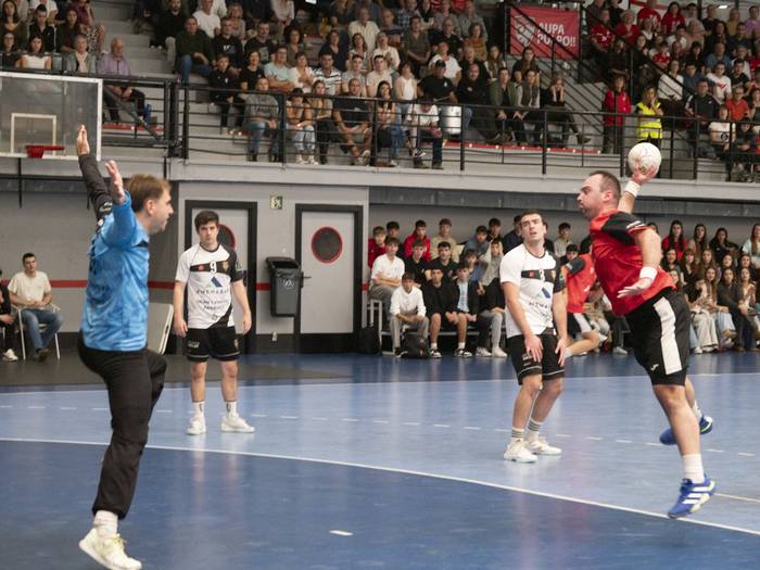 Xuban Manterolak Tolosa CF eskubaloi taldean jokatuko du datorren denboraldian