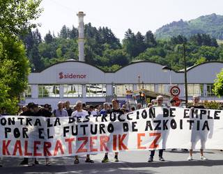 "Ezkutuko kaleratzeak" salatu dituzte Sidenorreko langileek