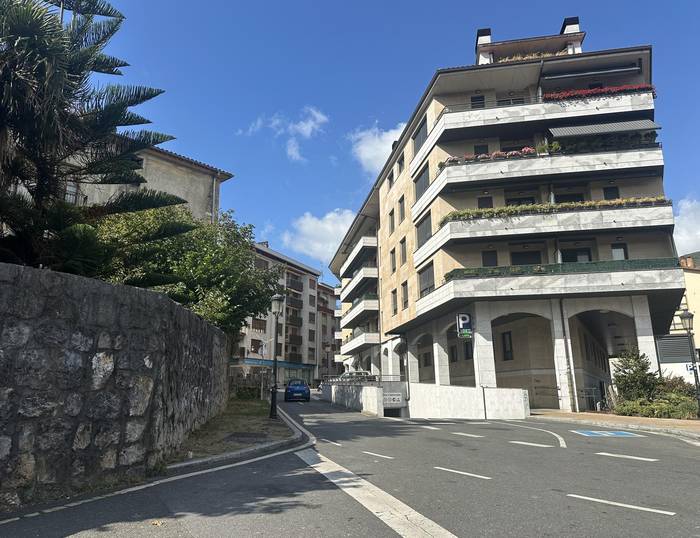 Alberdienea pareko errepidea itxita izango da gaur eta bihar, ur hoditeriako matxura konpontzeko