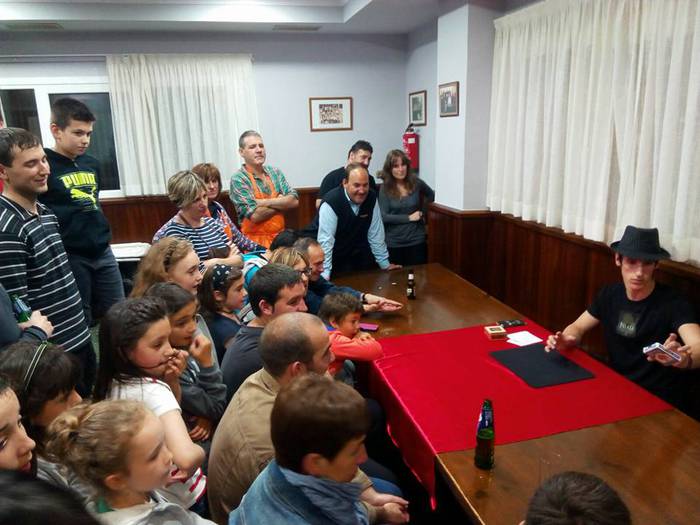 ARGAZKI BILDUMA: Giro ederrean ari dira sanisidroak ospatzen Arroabean