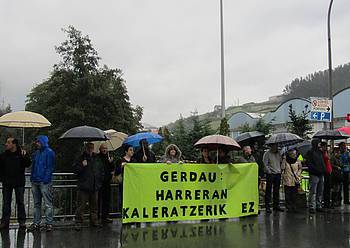 Bi kideren kaleratzea salatu dute Gerdauko langileek
