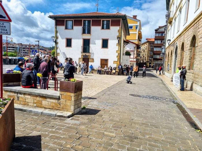 Pentsio publiko, osasungintza eta zaintza-lan duinak aldarrikatu dituzte gaur ere