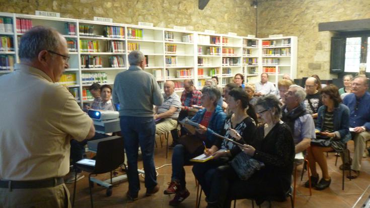 Jendetza izan zen Udal Liburutegiko genealogia tailerrean