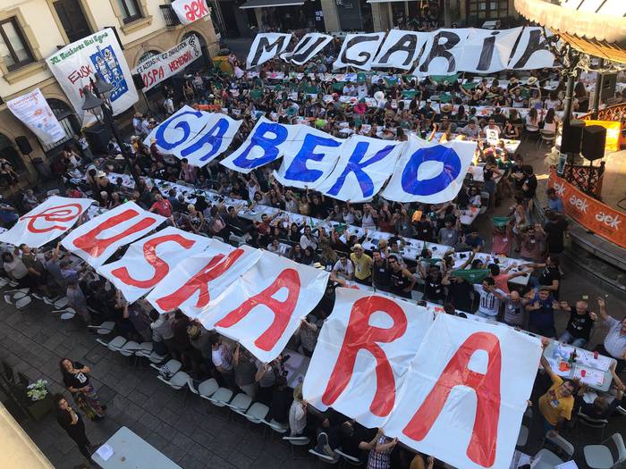 Prest dago Euskaraz Bizi Eguneko egitaraua